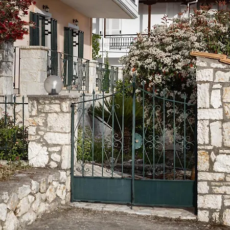 Plaka's House